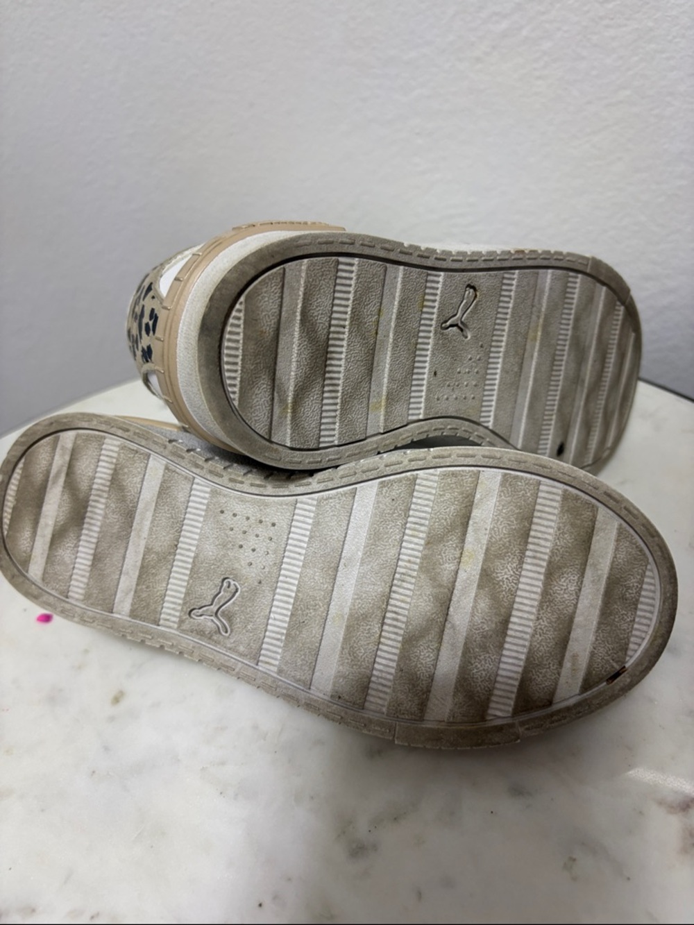 Puma Kids White Sneakers with Gold Accents - Picture 9 of 13